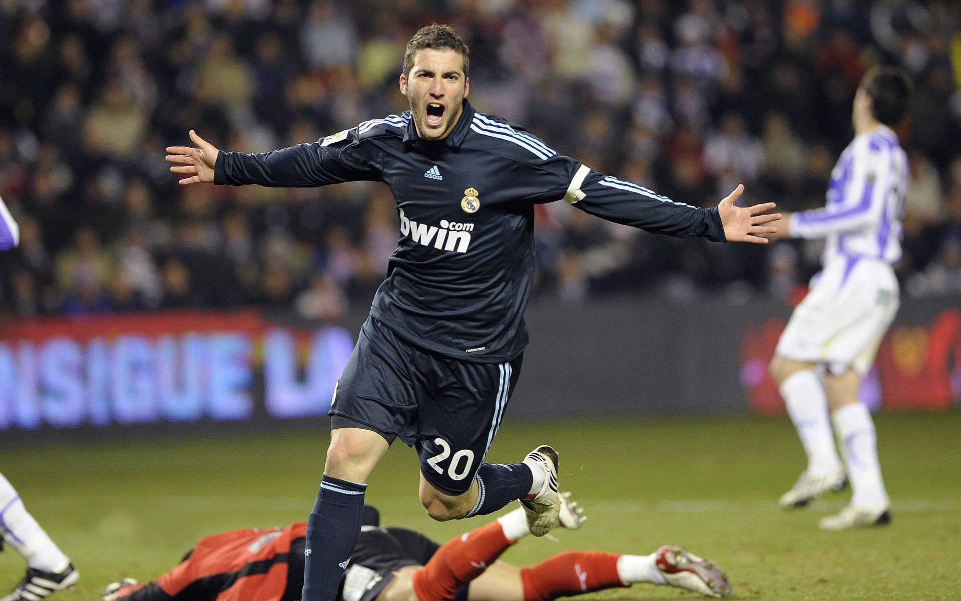 爱游戏娱乐平台-战术灵活度是否是五大联赛下半程稳定表现关键，灵活的战术战法