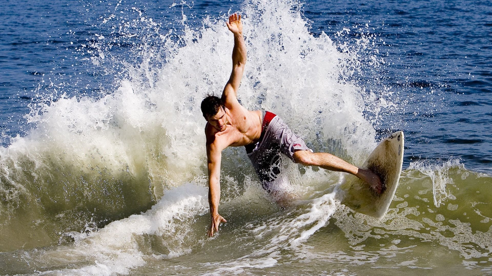 2025杭州马拉松：三万跑者竞逐“最美赛道”